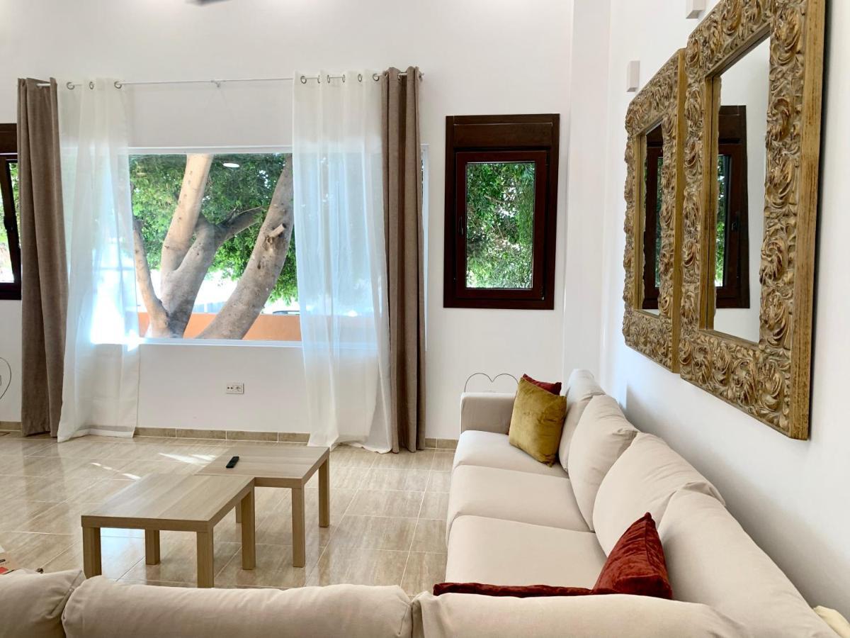 Amplia Vivienda New Para12 Pers A 4 Min Caminando De Playa Con Terraza, Piscina Com, Wifi, Ventiladores De Techo, Lavavajillas Roquetas de Mar Esterno foto